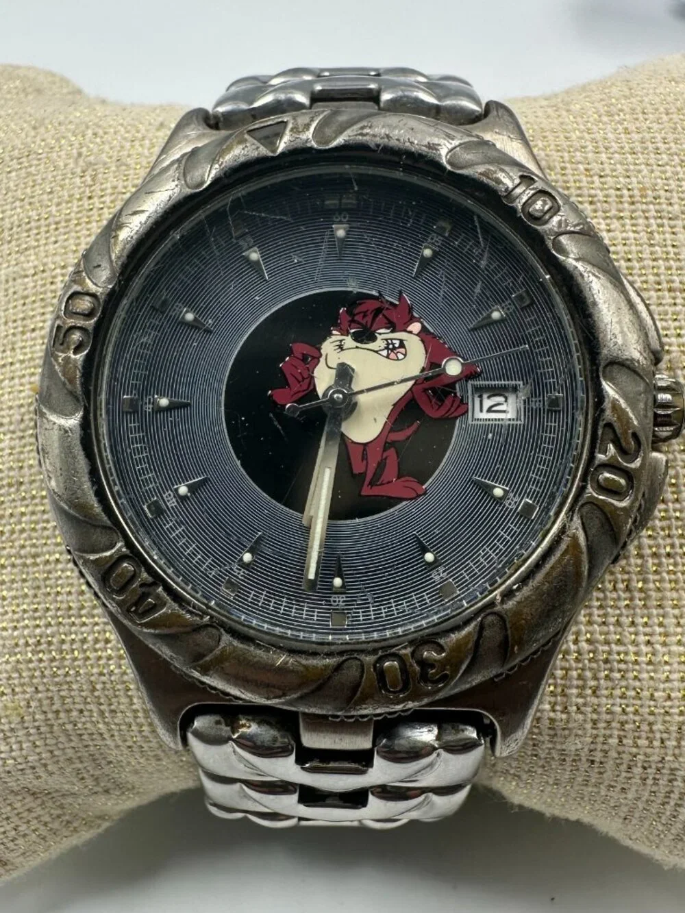 VTG. Warner Brothers Taz Watch Men Silver Tone Dark Gray Dial New Battery 6.75